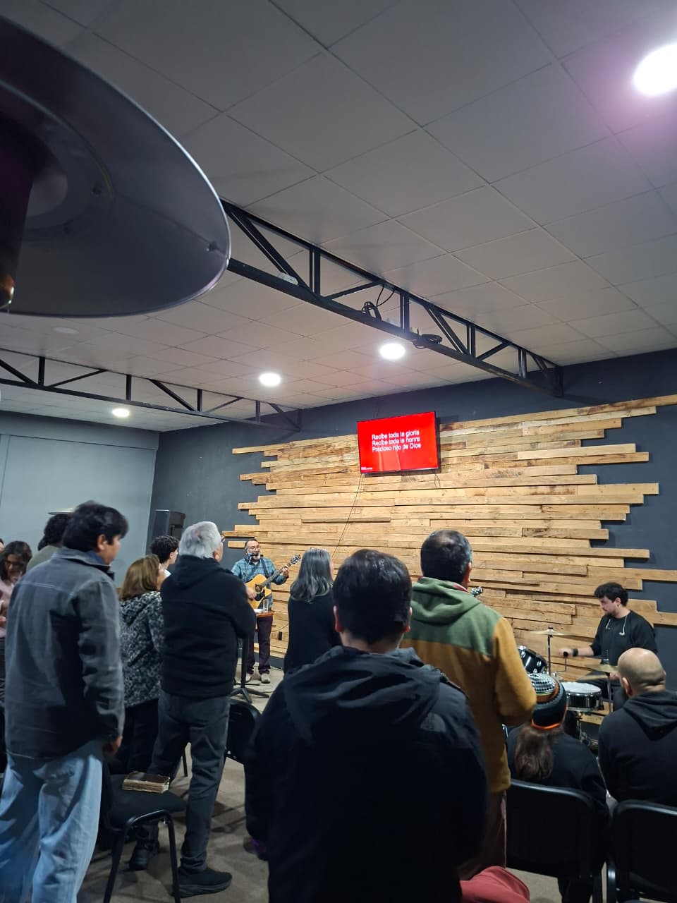 Personas compartiendo en comunidad